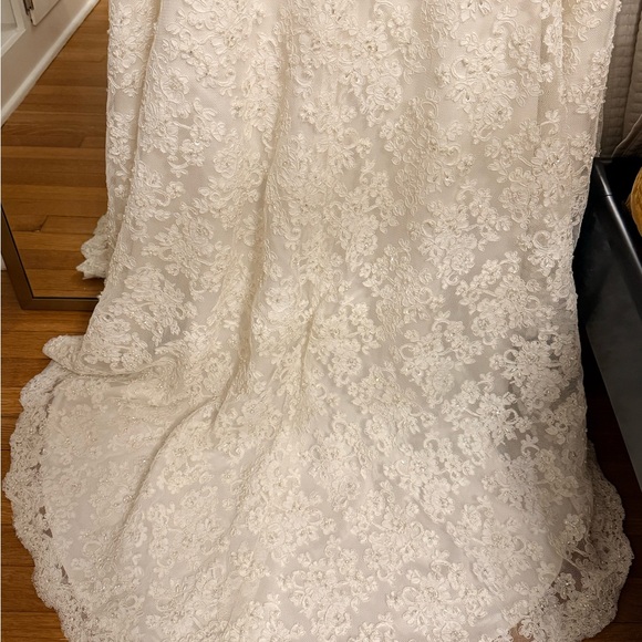 David’s Bridal Wedding Dress/ Gown Ivory lace and pearls - Picture 12 of 14